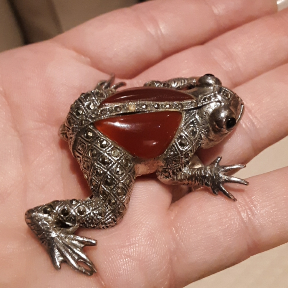 Sterling silver frog pin